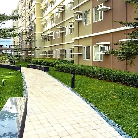 A Peaceful Condotel With Balcony At Qc
